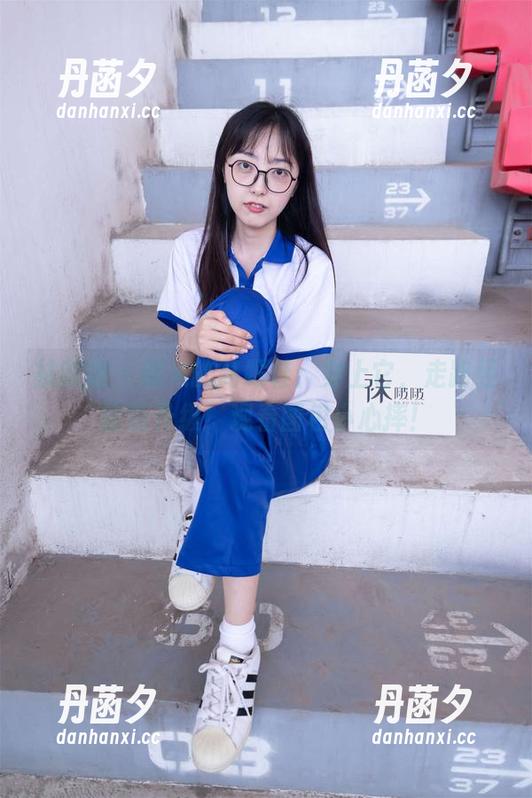 袜啵啵 - 糯米的高跟鞋：穿上它，走路经验值升级！观看图包小心摔！