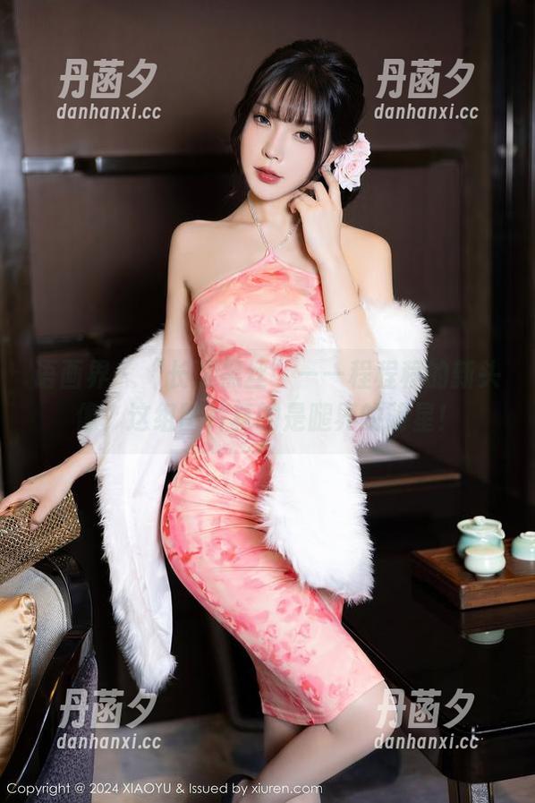 语画界 - “长腿黑丝”——程程程的新头像，这组图片真的是腿界的明星！