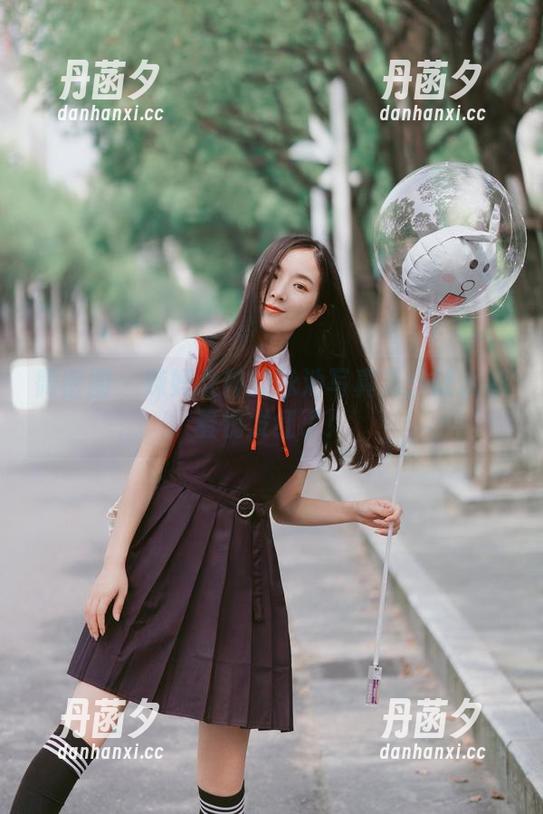 微密圈 - 辣妈女神的泳池写真集：让水都羞愧发红了！