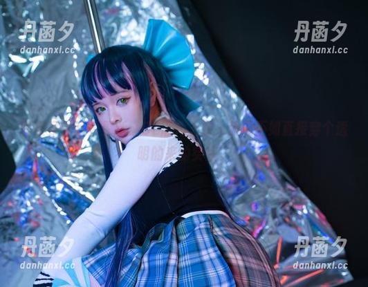 阿寨寨的写真更新：OL液化上衣，想说不如直接穿个透明的来的实在。