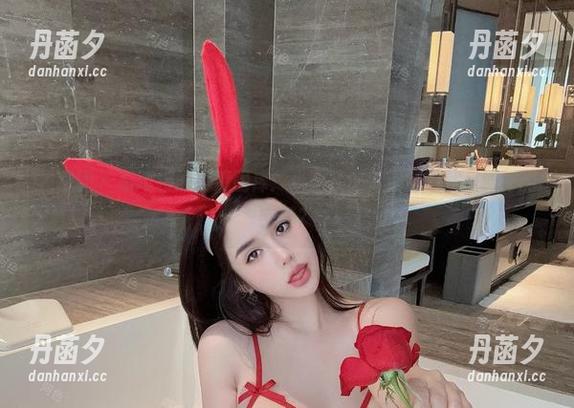 微密圈 - 看阿色的高清图库：半腿红丝，难道这就是流行的密码？