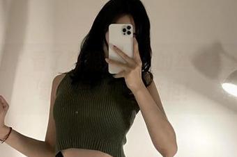 微密圈 – 看了陈妮妮UNI的丝袜写真，下载也是种不可抗拒！