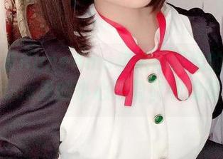 就让雨波HaneAme和她那飘逸的白裙共舞，cos里的小心思隐隐约约透出。