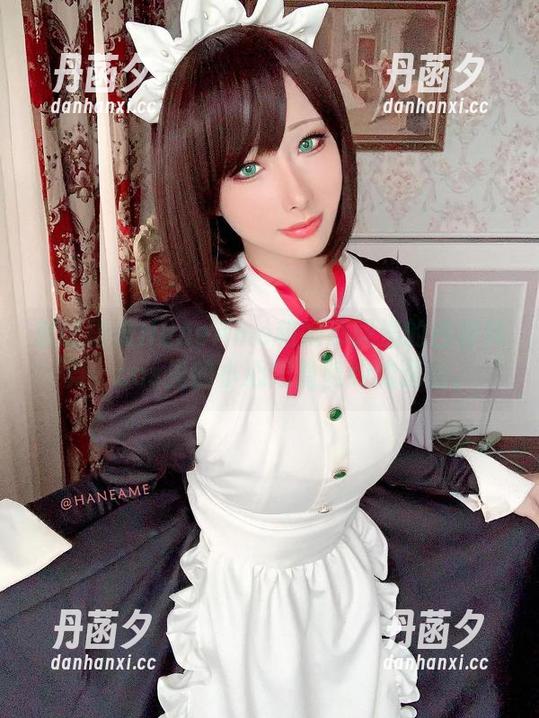 就让雨波HaneAme和她那飘逸的白裙共舞，cos里的小心思隐隐约约透出。
