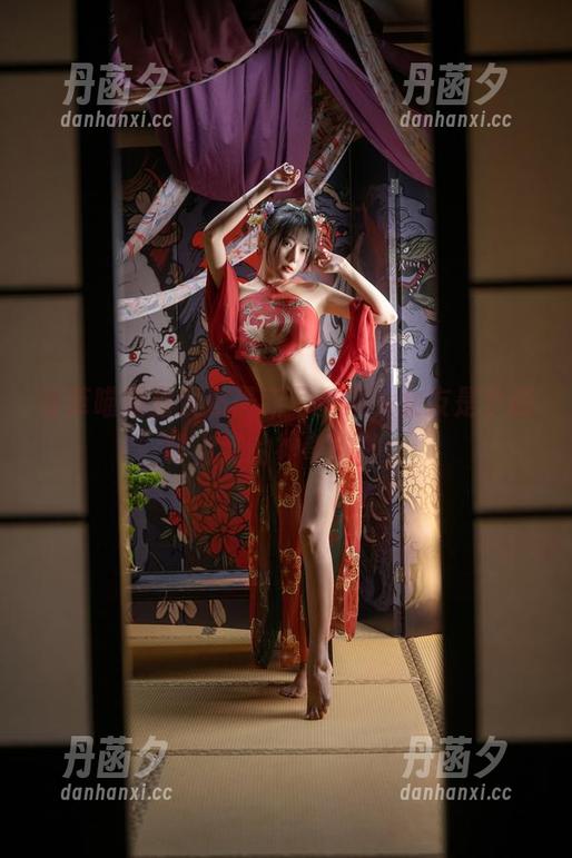 香草喵露露发布最新写真集，女友是个随时上线的神奇物种。