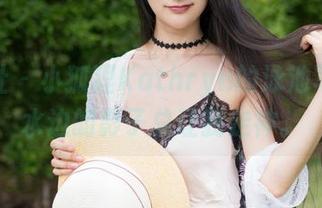 魅妍社 – 小狐狸Kathryn的泳池写真，水边的影子总让我走神。