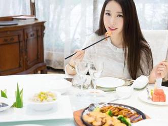 魅妍社 – 清新的定制风，黄歆苑的美足图片，赞叹中饶有余味。