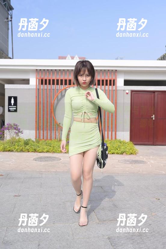 魔镜街拍 - 陪伴午后：当包臀灰裙与薄丝相遇，婷婷在私房图包中的每一瞬，都让人想停下脚步。