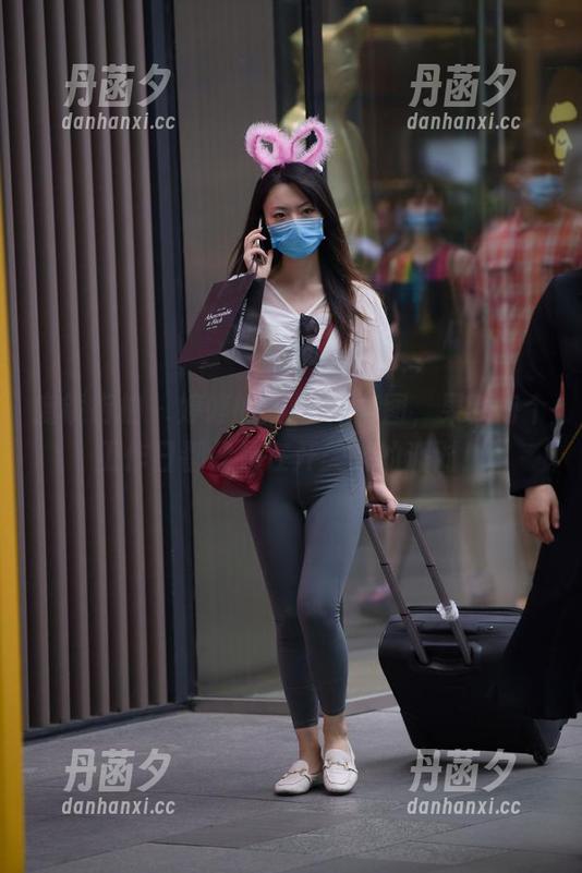 魔镜街拍 - 婷婷的黑丝OL美图，果然每个工作日都像是在开美丽的派对！