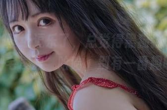被这张壁纸逗乐了，总觉得黑猫猫ovo的“肥宅凌波”哈哈，别有一番趣味！
